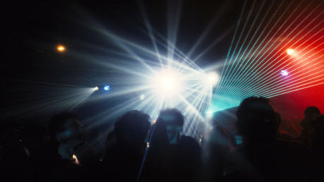 From Headliners to Hidden Lineups: How People Discover New Music at Gigs